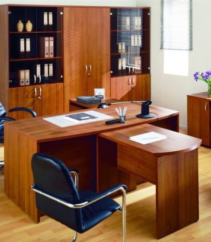 Стол руководителя МСР-1800 в интерьере офиса